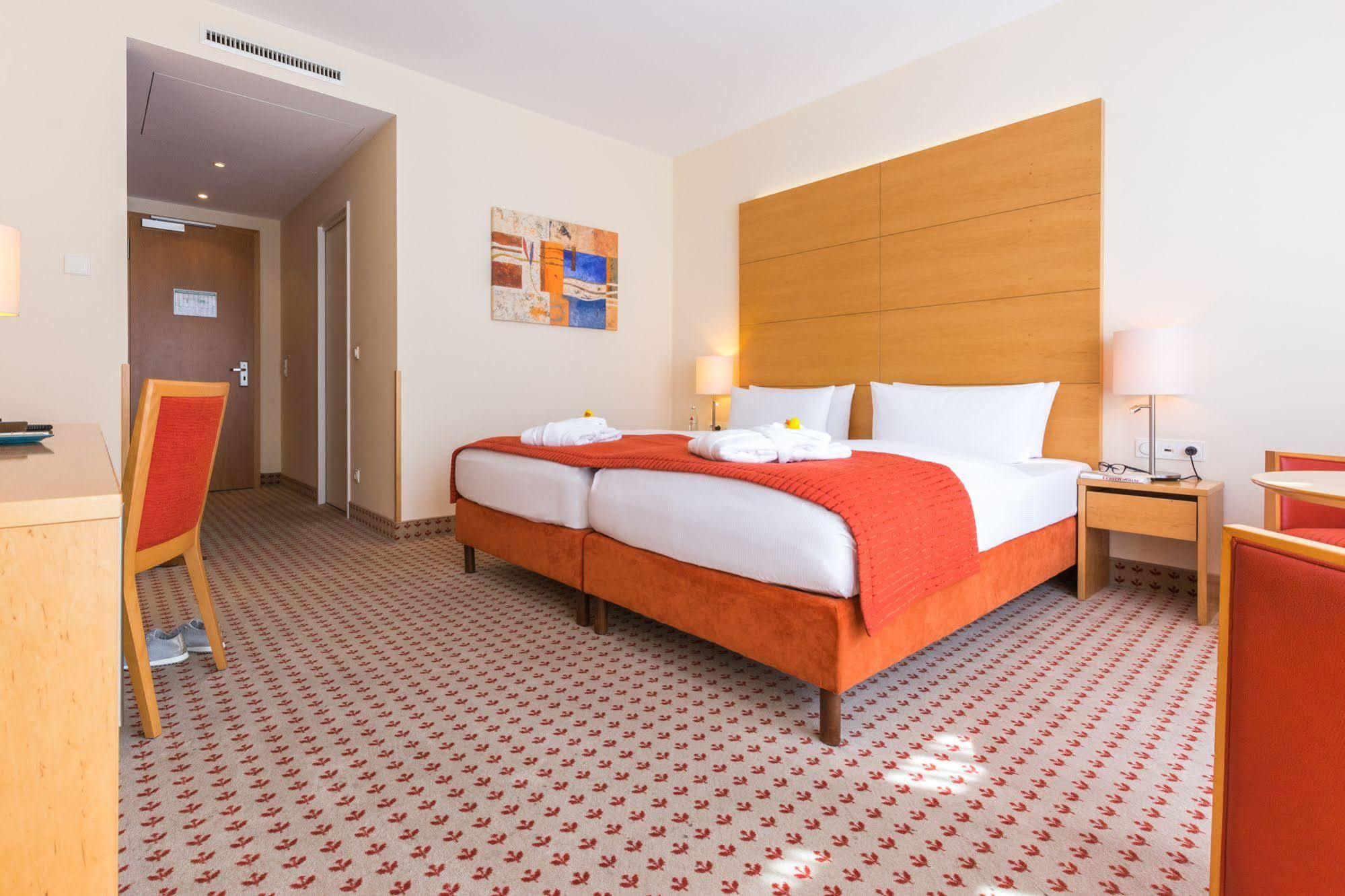 Park-Hotel Huebner รอสต็อค ภายนอก รูปภาพ